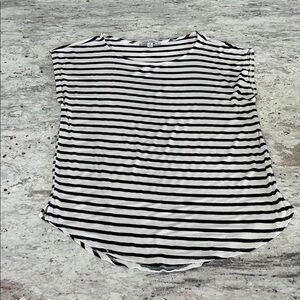 Green Envelope Black and White Capped Sleeve Tee, M